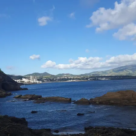 Pes Verdes-alojamento E Cha بيت شباب *