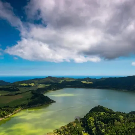 Pes Verdes-alojamento E Cha بيت شباب *