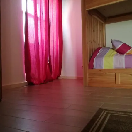 Hostel Pes Verdes-alojamento E Cha *